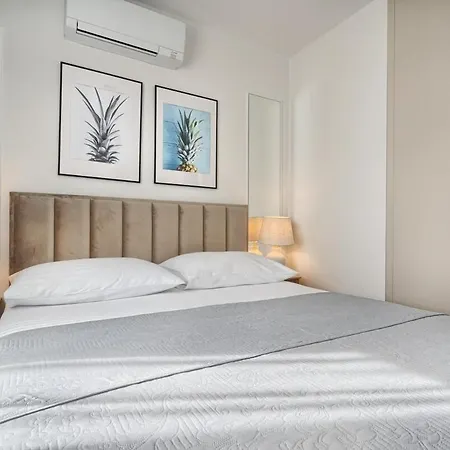 Aqualis Vista - Where Comfort Meets Stunning Scenery Apartment Slatine