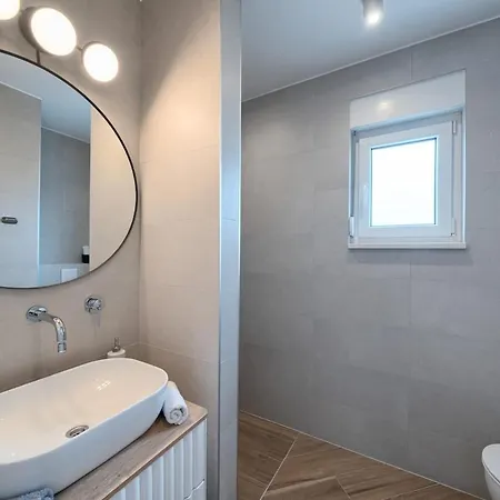 Aqualis Vista - Where Comfort Meets Stunning Scenery * Slatine