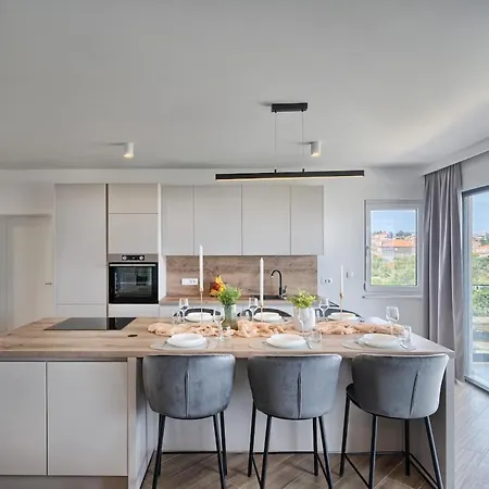 Aqualis Vista - Where Comfort Meets Stunning Scenery Slatine