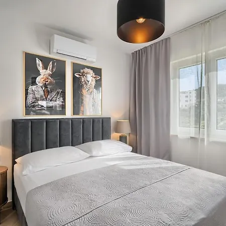 Apartment Aqualis Vista - Where Comfort Meets Stunning Scenery Slatine