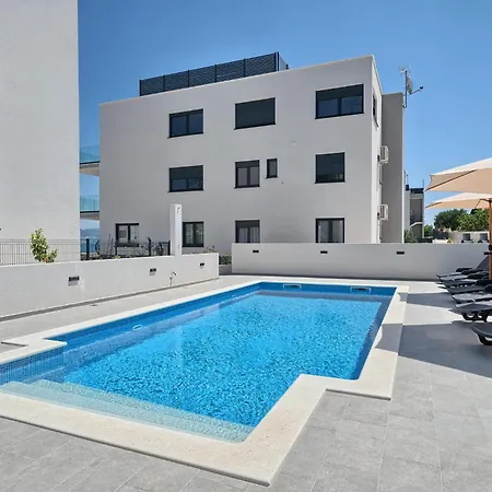 Aqualis Vista - Where Comfort Meets Stunning Scenery Lägenhet Slatine