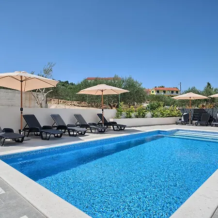 Aqualis Vista - Where Comfort Meets Stunning Scenery Lägenhet Slatine