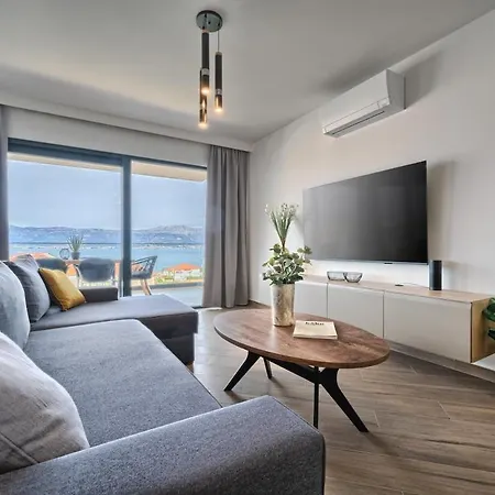 Aqualis Vista - Where Comfort Meets Stunning Scenery *