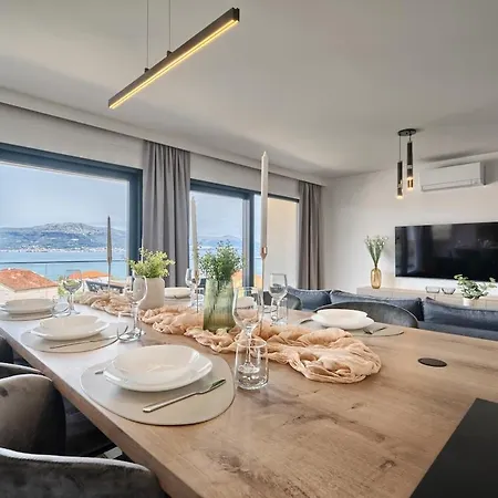 Aqualis Vista - Where Comfort Meets Stunning Scenery Lägenhet