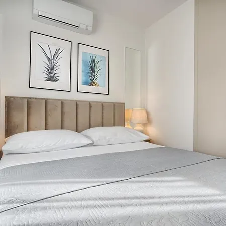 Aqualis Vista - Where Comfort Meets Stunning Scenery Slatine